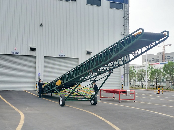 移動(dòng)式輸送機(jī)